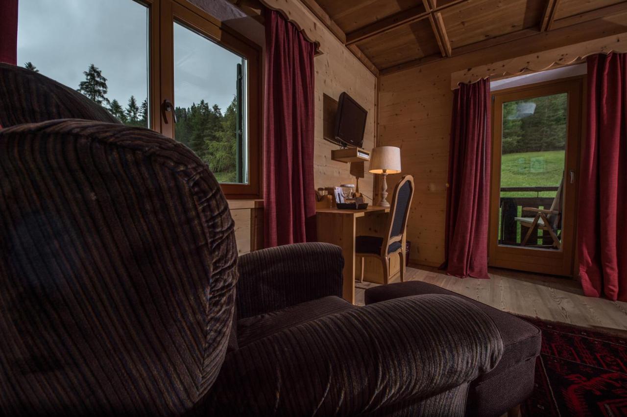 Hotel Ciasa Salares San Cassiano  Dış mekan fotoğraf