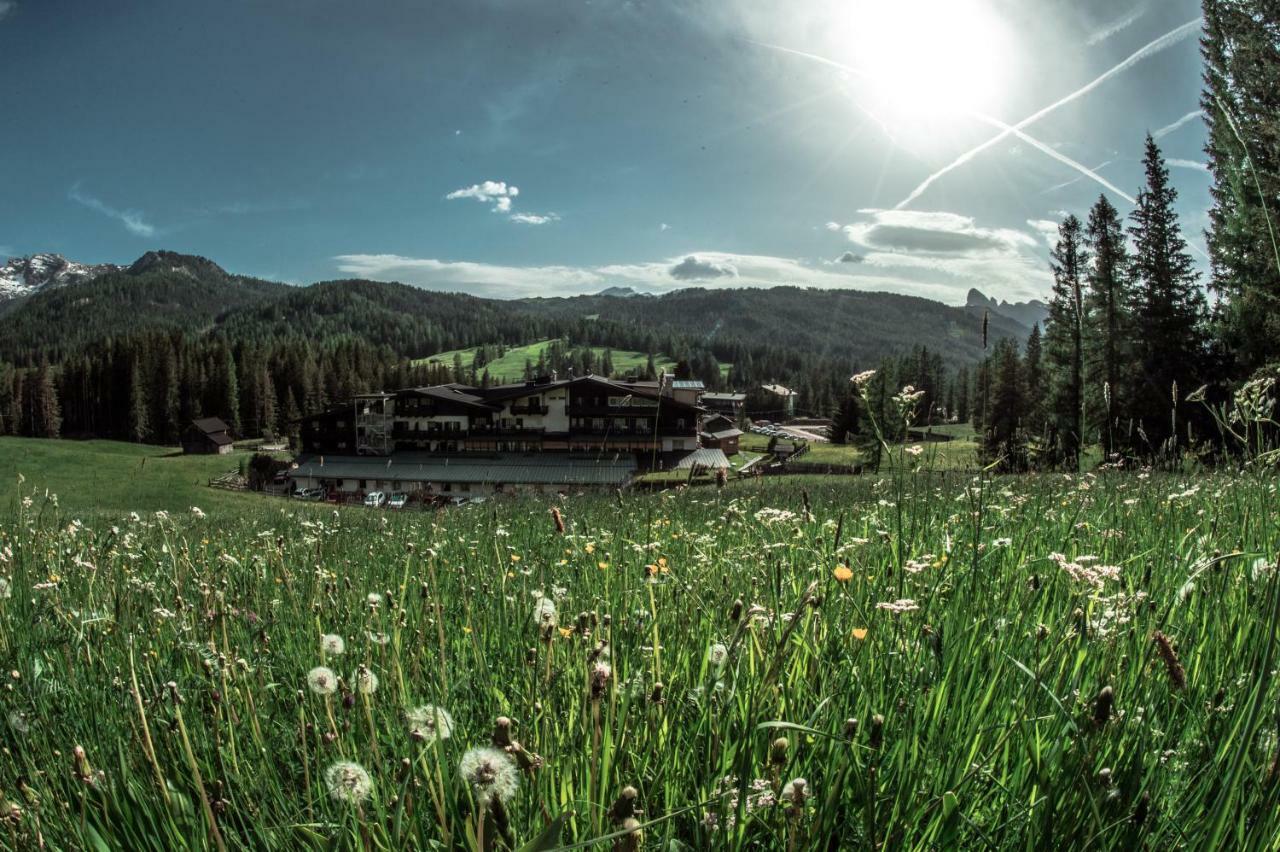 Hotel Ciasa Salares San Cassiano  Dış mekan fotoğraf